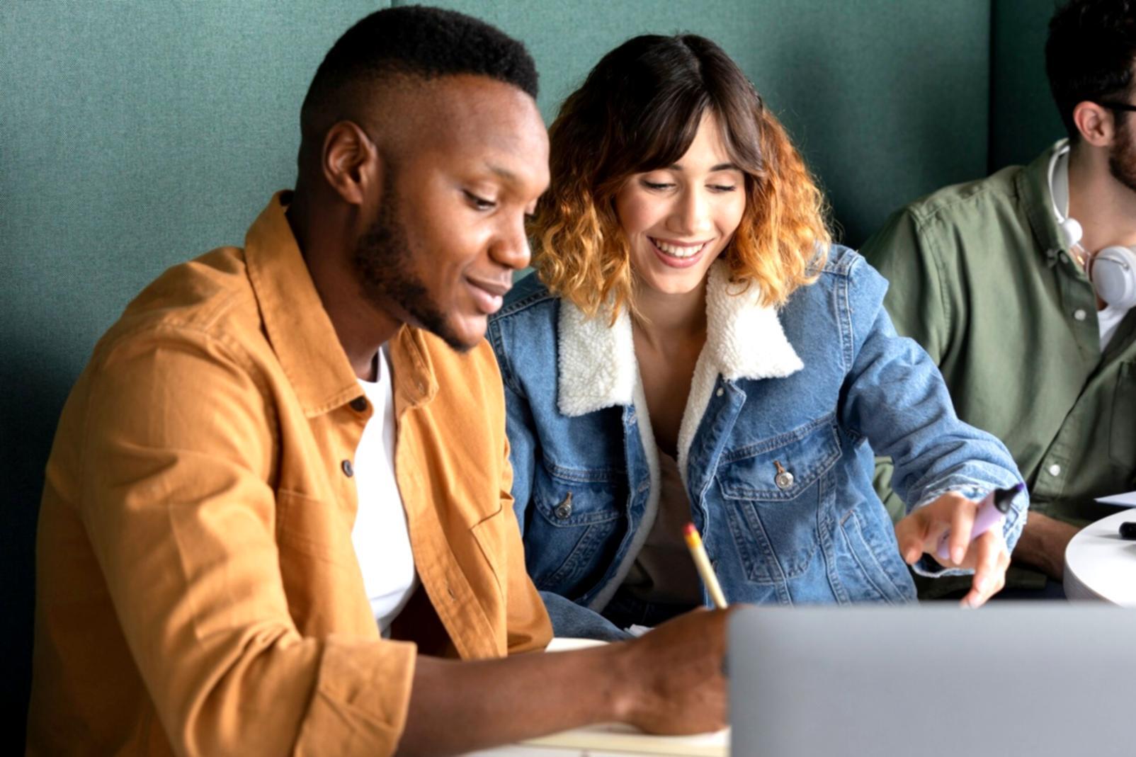 Documentos legales y constitución empresarial en España